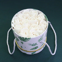 Charger l&#39;image dans la galerie, Rose Bouquet Box in Basket