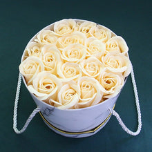 Charger l&#39;image dans la galerie, Rose Bouquet Box in Basket