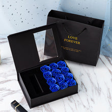 Görseli Galeri görüntüleyiciye yükleyin, 12 Roses in Luxury Jewellery Box