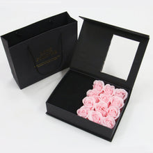 Görseli Galeri görüntüleyiciye yükleyin, 12 Roses in Luxury Jewellery Box